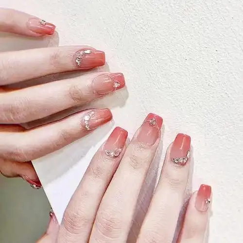 分享一下渐变色美甲的正确打开方式,让你的指尖也跟着季节变换颜色