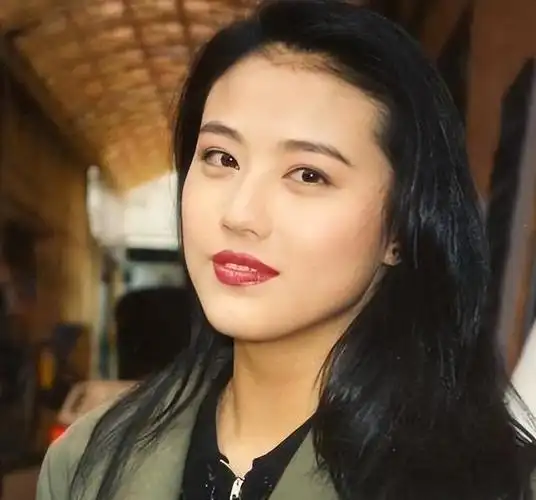 看了周海媚的旧照才明白黎明吕良伟为啥前仆后继千娇百媚