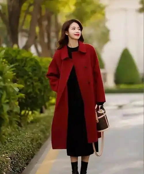 今年春节女生就是这样穿:"一身红"打扮,洋气好看又高级时髦_红色_身材