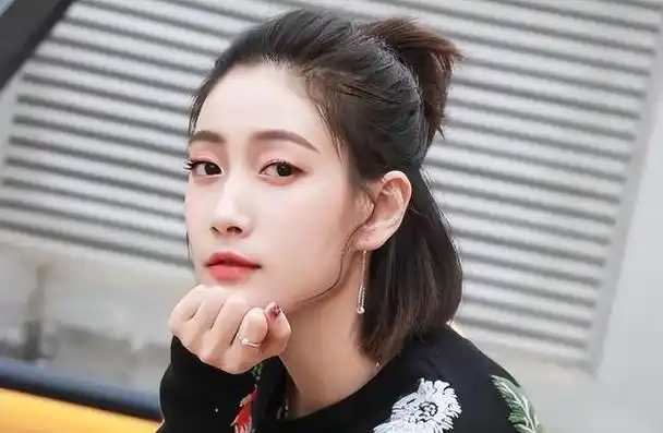 这次获冯小刚盛赞被低估的啜妮给娱圈星二代狠狠上了一课