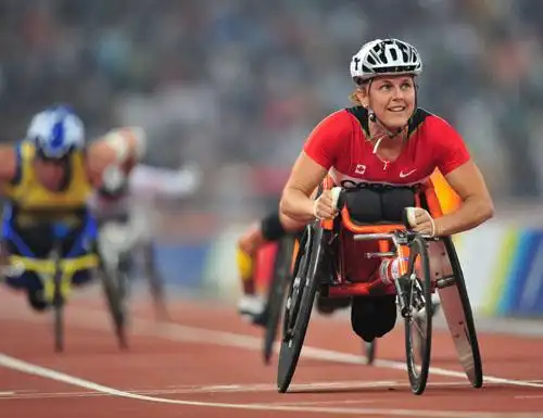 女子800米t54级 珀蒂克莱尔破世界纪录夺冠