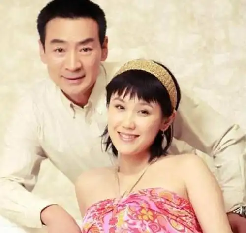 娶小21岁娇妻53岁老来得子生活美满,他是唯一躲过