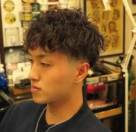 帅气清爽的男生蝴蝶烫发型,简单自然好打理_脸型_韩式_纹理