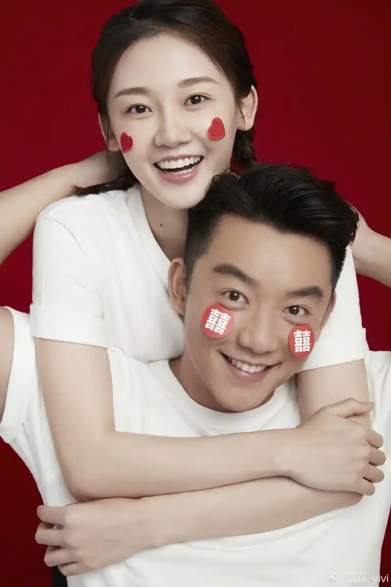 苗苗陪郑恺在篮球馆打球被拍,两人也太幸福了吧!苗苗肚子隆起