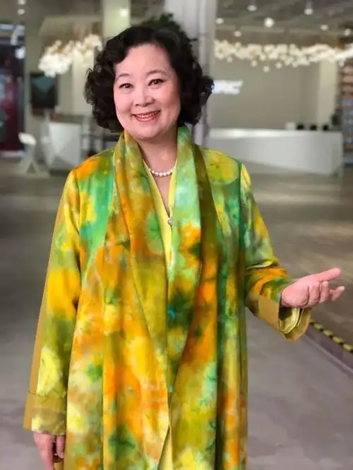 方老师曾获得第3届纽约中国电影节"亚洲受欢迎艺人奖".