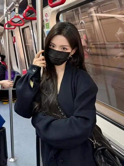 杨超越眼下腮红妆