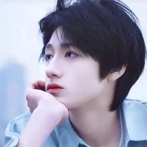 78帅气的朱志鑫头像