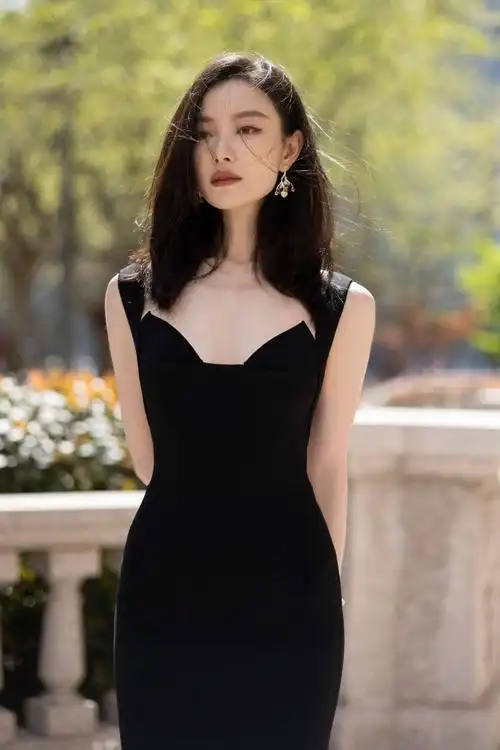 倪妮黑色紧身长裙尽显完美身材 眼神魅惑吸睛_新闻_永州热线