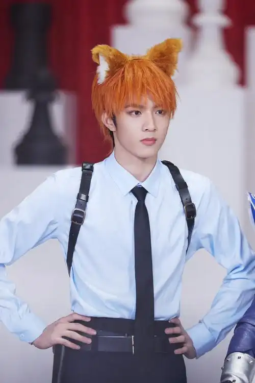 刘耀文cos尼克也太帅了,身材比例绝了,太平洋宽肩超有安全感