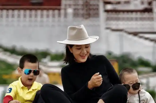 婚后连生三胎婆婆当她亲女儿疼爱降央卓玛半生苦难半生幸福