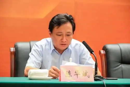 开班仪式上,永联村党委副书记,永钢集团副总裁陈华斌就永联干部学院