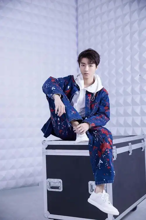 王俊凯干净阳光帅气迷人写真