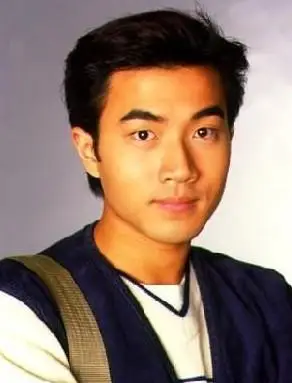 刘恺威疑似整容新旧照片曝光网友喊戳瞎眼图