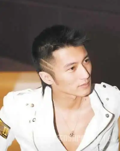 朱正廷的寸头,黄景瑜的寸头,谢霆锋的寸头,都比不上他的寸头_发型