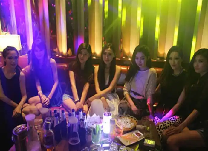 回顾:酒吧成卖淫窝点,11名卖淫女都是大学生,深度解析背后原因