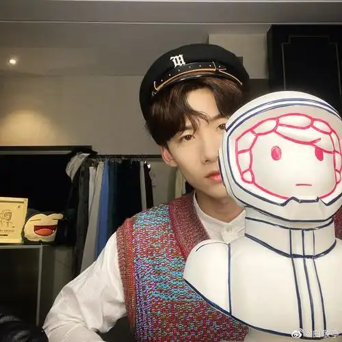 白敬亭微博写真图片