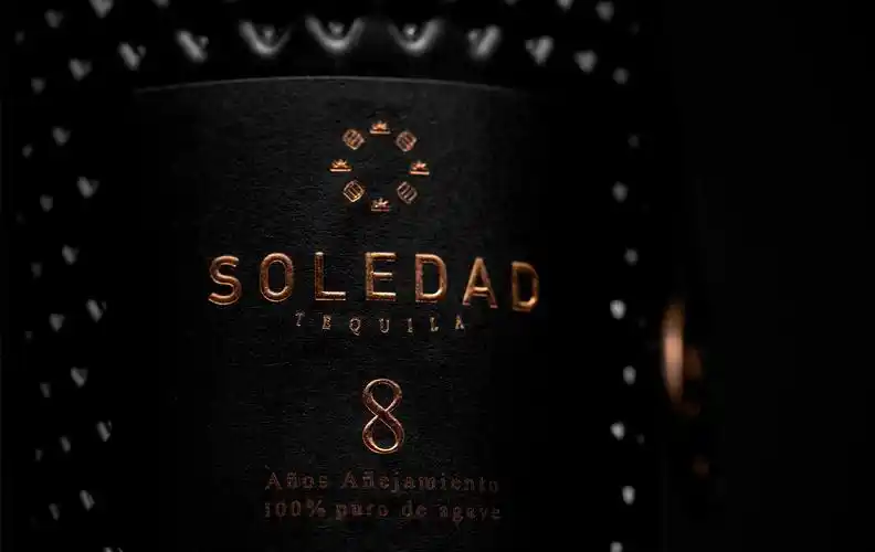 质感黑金龙舌兰酒瓶包装设计19图