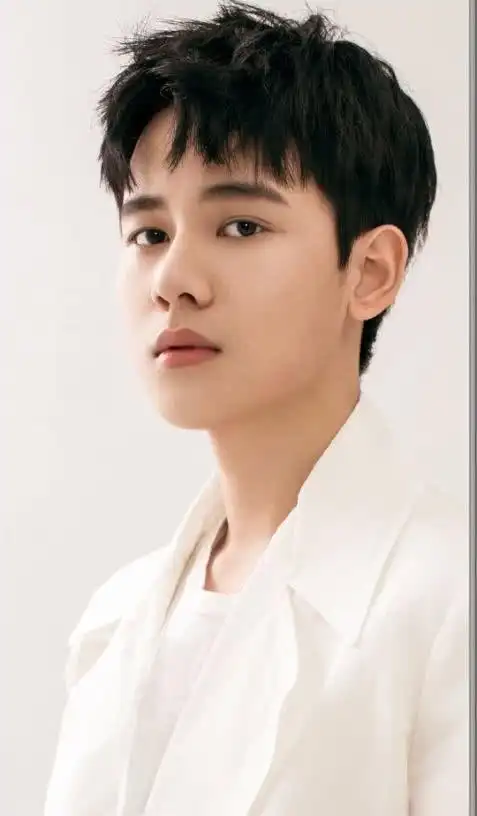 请把你相册里面你最喜欢一张胡先煦的照片晒出来吧