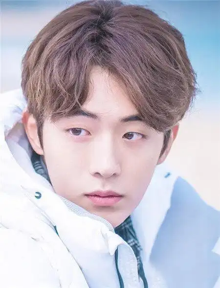 男生偏分发型图片好看又时尚的男生四六分发型