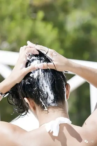 洗头发时只需用点这个,很快变浓密,再也不掉发!