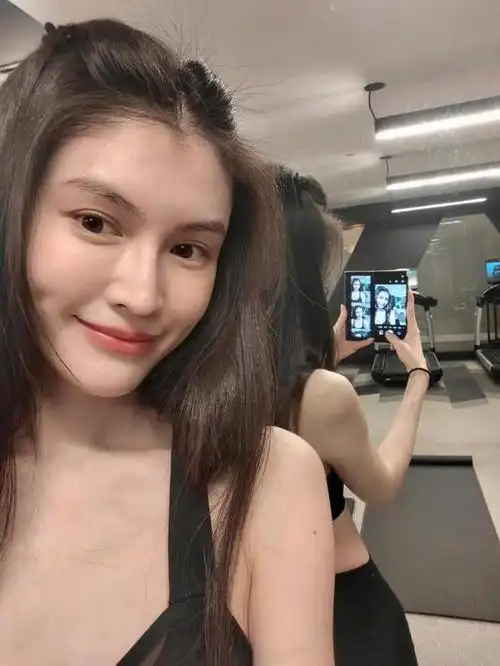 38岁港星陈伟霆(william chan)自从2021年8月被狗仔拍到与小4岁内地