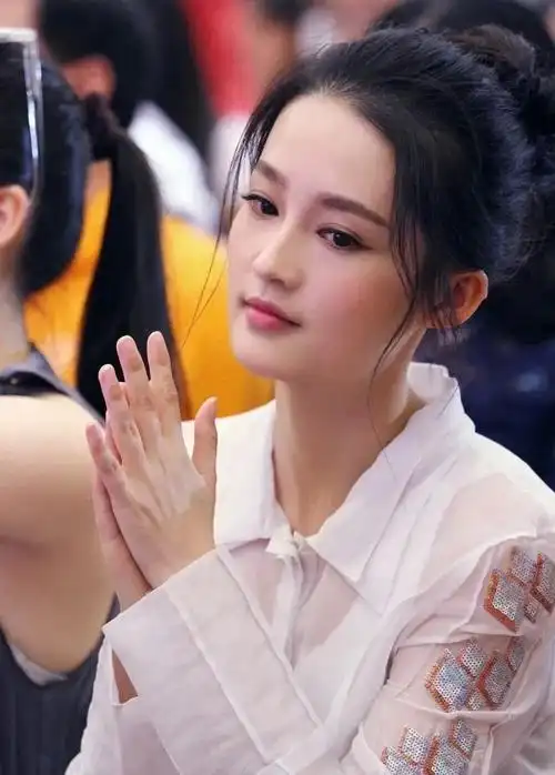 如此多娇 只看 李沁 撒娇_高清图集_新浪网