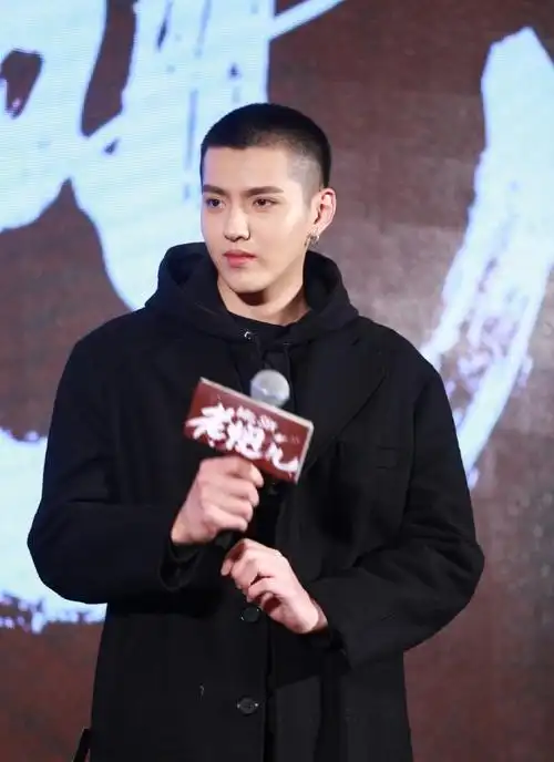 2016吴亦凡《老炮儿》庆功宴_高清图片大全-爱豆app
