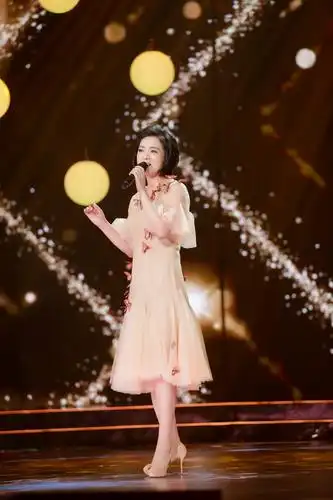 白雪亮相全球中文音乐榜上榜 演绎邓丽君名作《千言万语》|白雪|千言