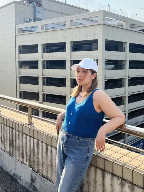 168cm160斤大码穿搭克莱因蓝的吊带背心