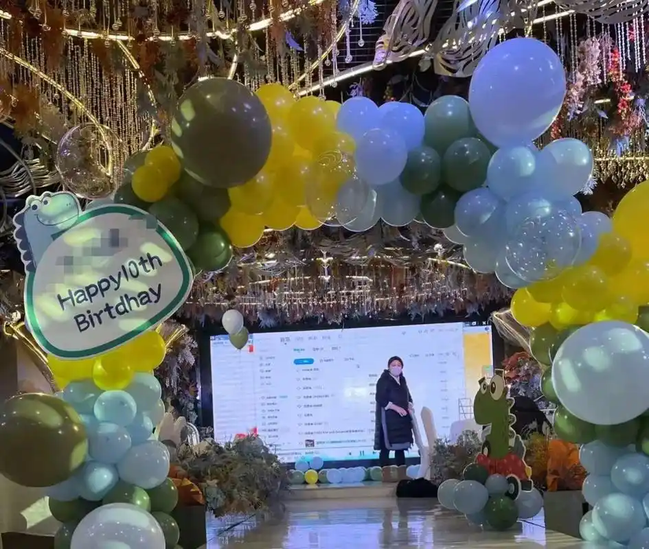 10周岁小恐龙主题派对#气球造型气球布置 #场景布置 #生日 - 抖音