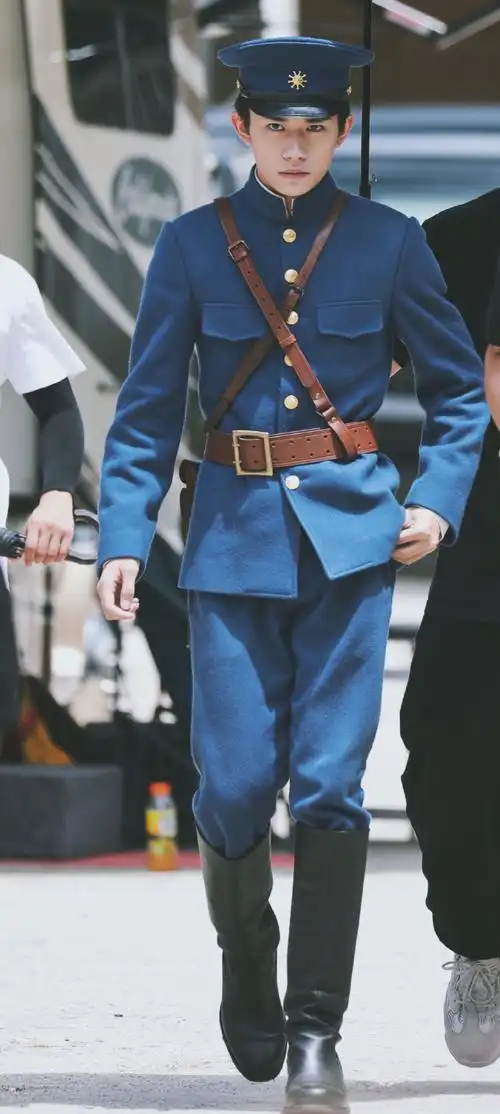 易烊千玺军装