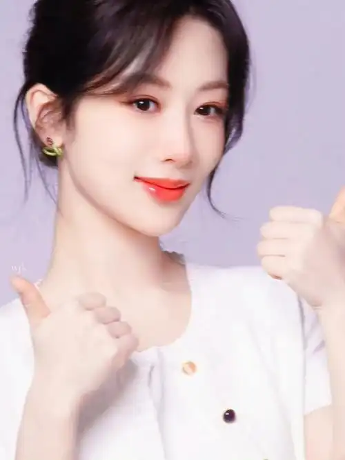 杨紫时尚芭莎封面预告