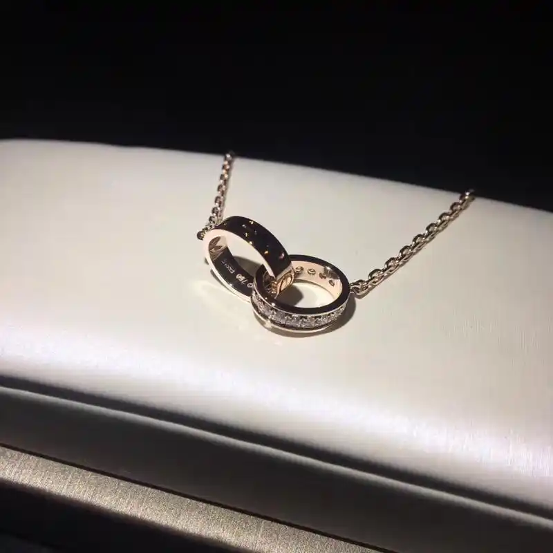 卡地亚经典双环扣吊坠18k镶嵌钻石_小红书