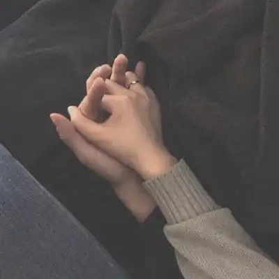 情侣手牵手图片真实只有手,情侣牵手照只要手十指相扣_唯美图片