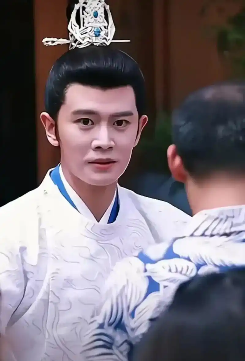 任嘉伦是长胖了吗?脸上看上去圆润了许多!