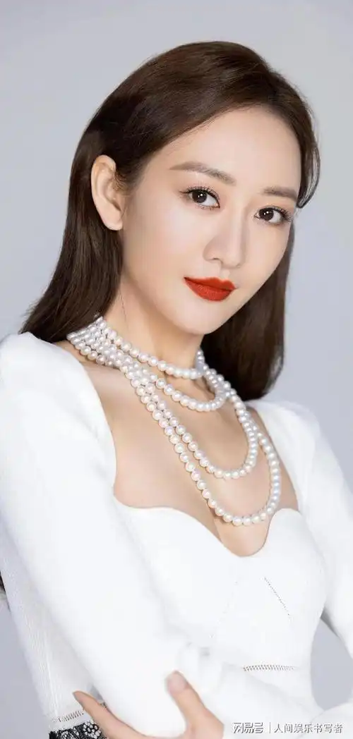 王欧,清纯靓丽,性感与气质并存,精致大气的外形,妩媚成熟的_网易订阅