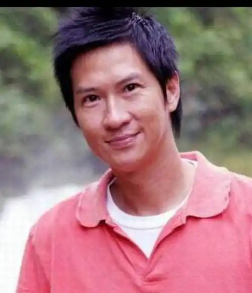 双料影帝张家辉身价上亿低调出行穿衣打扮形似路人