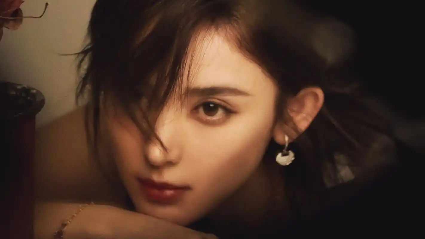 古力娜扎复古迷人高清桌面壁纸