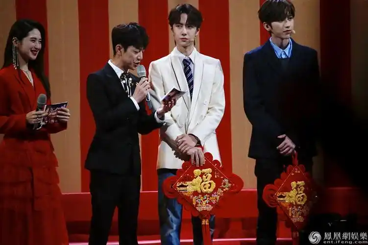 你pick谁王一博玩魔术变身表情包和蔡徐坤顶流同框