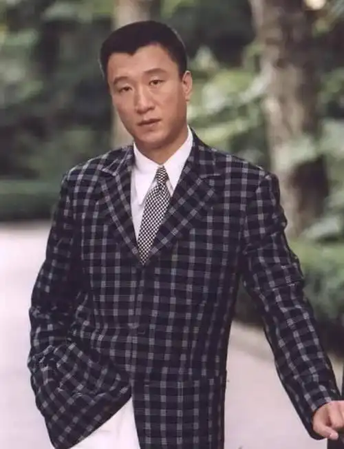 回顾孙红雷泣不成声父母一生都没看到他结婚成为他心中的遗憾