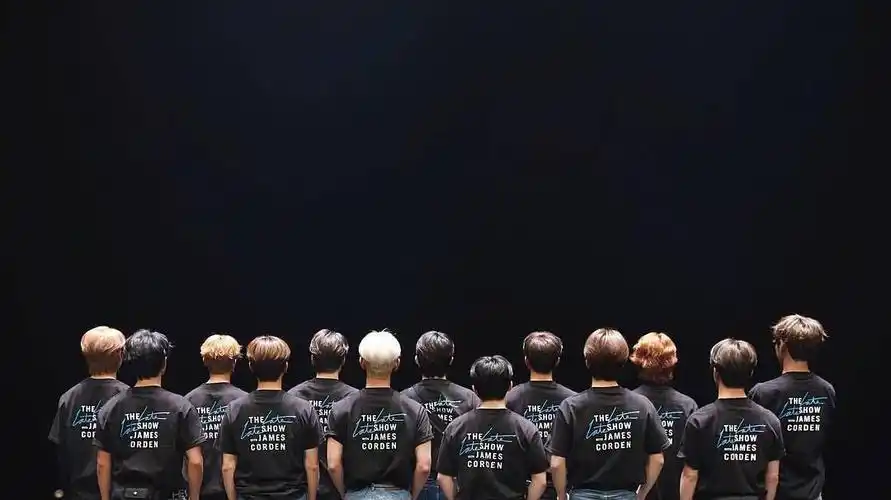 今天的团体背影图没人搬吗?那我来啦