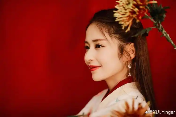 颖儿古韵国风大片曝光 眉眼如画眸光温柔_评价_网友_身后