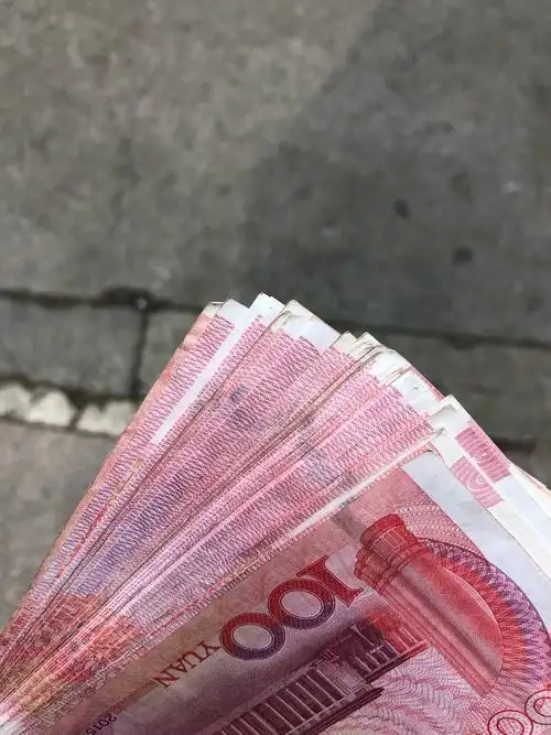 哪位老哥有大量的现金视频或照片过年不回去了父母担心的不行用视频或