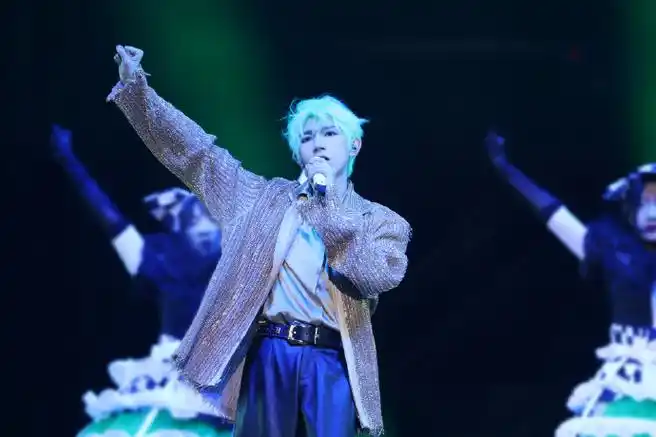 王源演唱会生图##王源演唱会舞台现场图