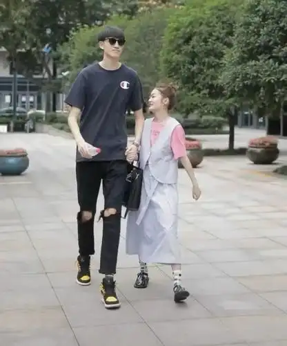 有种情侣叫"最萌身高差",188和168,女生腿竟和男友一样长!