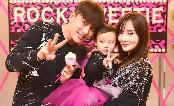 有种"整容"叫贾乃亮离婚,前妻李小璐变化不大,他却像换了个人