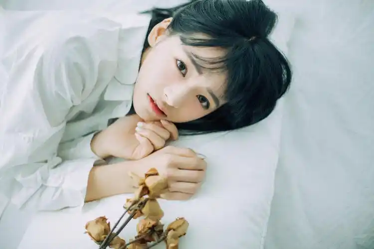 sing女团林津伊白衬衫露香肩长腿 少女清纯超吸引