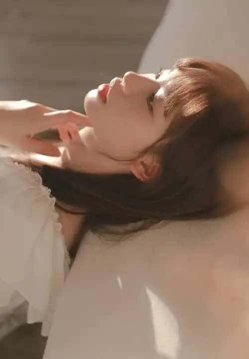 温婉佳人侧脸完美精致写真快乐要有悲伤作陪雨过应该就有天晴如果雨后