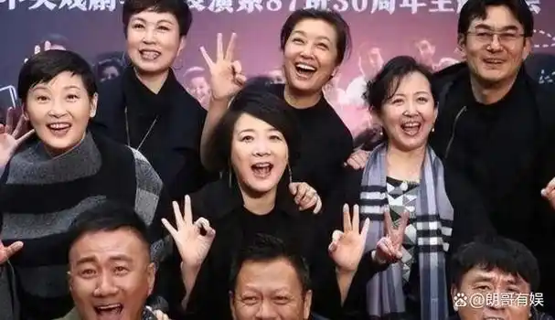 何冰从跑龙套到挑大梁花了三十年妻子陪他摆脱中年焦虑