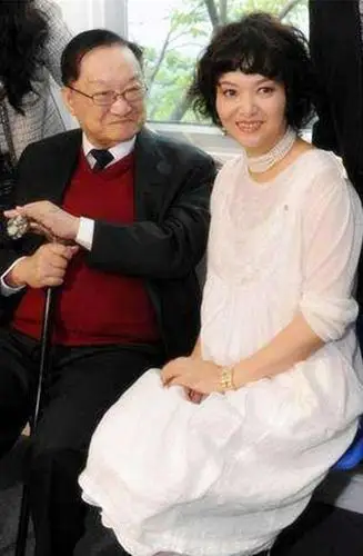 第三任妻子林乐怡(金50岁,林16岁)